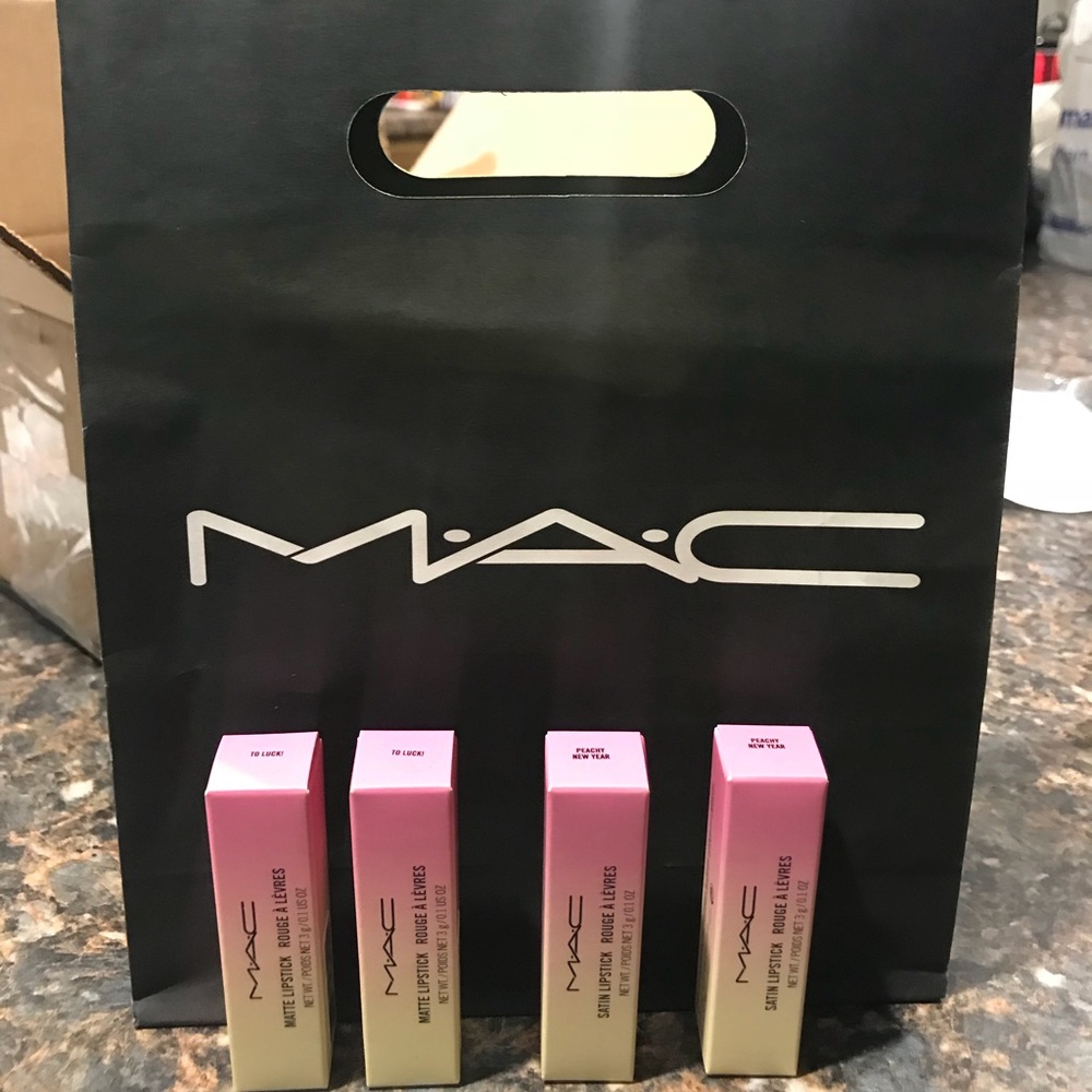 MAC Lunar: TO LUCK! - Picture 3 of 6